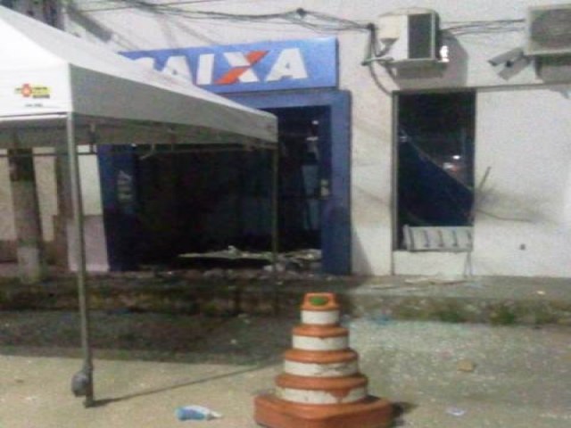 Bandidos explodem agncia da Caixa Econmica em Amlia Rodrigues