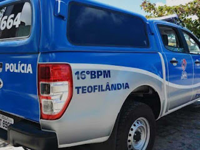 Teofilndia: Homem em surto luta com policiais, toma arma e atira em sargento