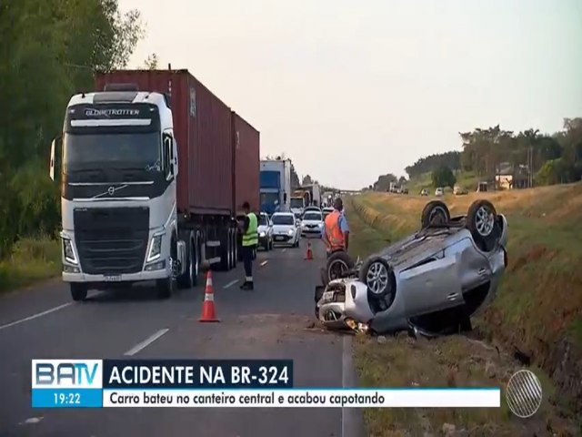 Acidente deixa duas pessoas feridas na BR-324, no trecho de Candeias