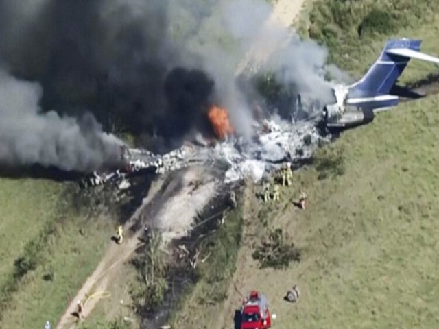 No Texas, avio com 21 pessoas cai, e todos saem ilesos