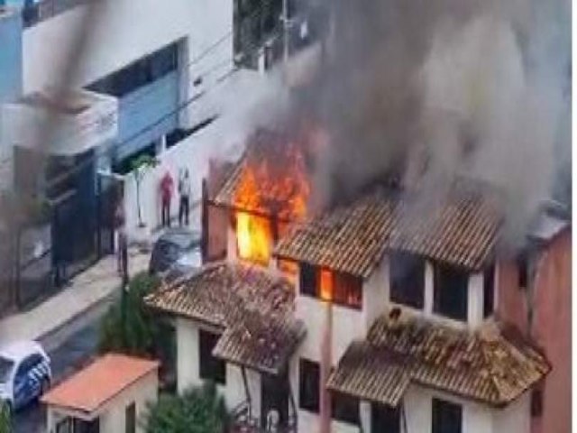 Vdeo: incndio atinge residncia em Jardim Armao, em Salvador