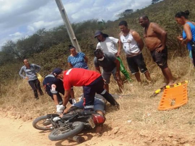 Homem sofre acidente de moto no municpio de Vrzea da Roa-BA