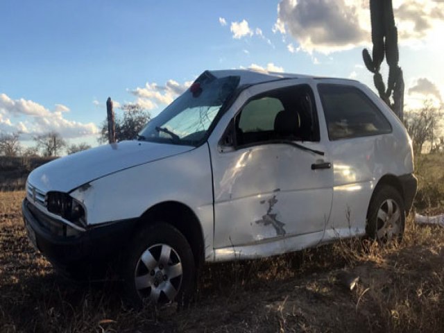 Idoso morre aps ser arremessado de carro que capotou na zona rural de Santaluz