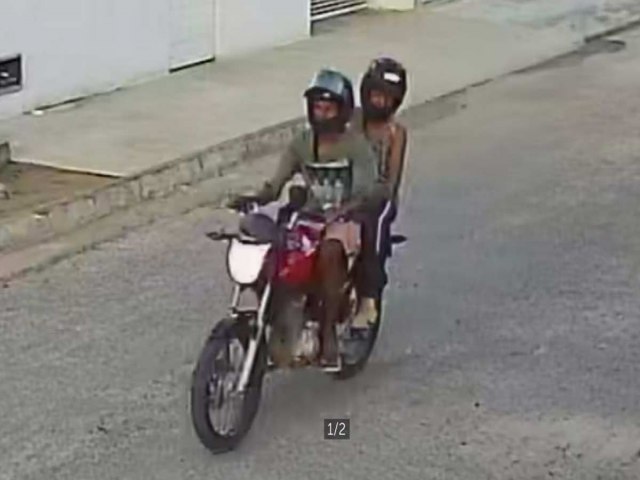 Bandidos armados roubam moto em Serrolndia; veja vdeo
