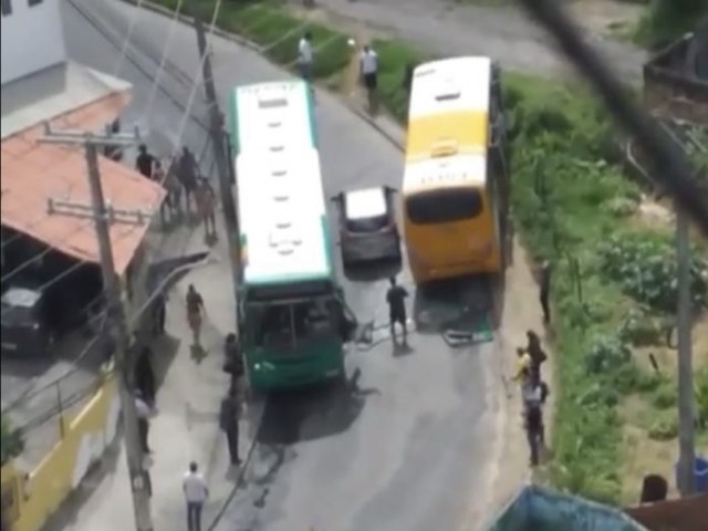 Salvador: Acidente entre dois nibus no Cabula deixa 4 feridos