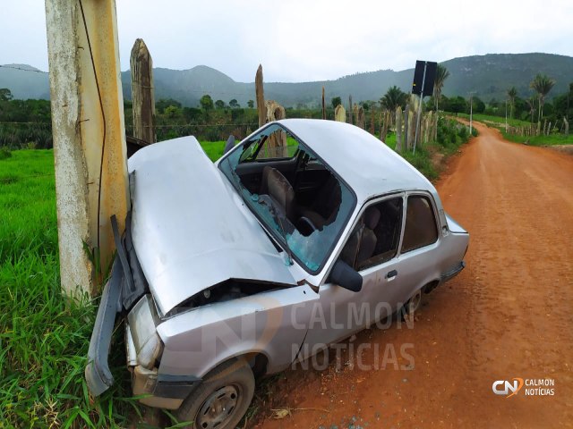 Miguel Calmon: Condutor perde controle da direo e bate em poste na estrada que d acesso a Tapiranga