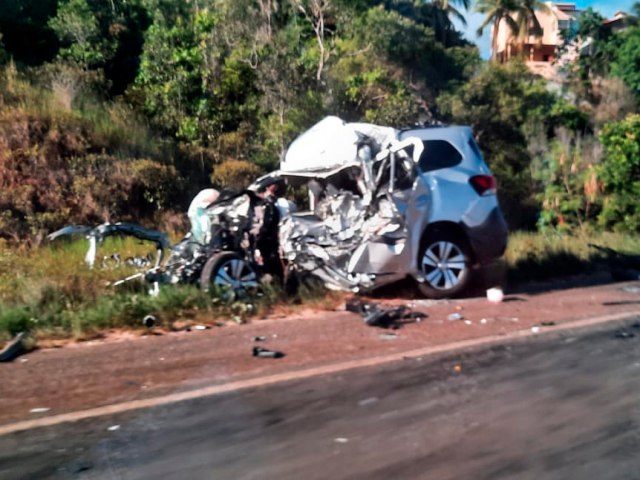 Motorista morre aps acidente entre carro e caminho da Embasa no Litoral de Mata