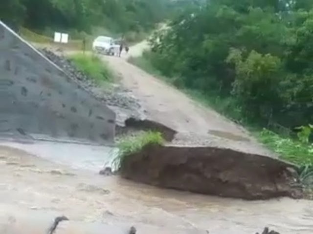 Chuva deixa estrada que liga Mairi ao povoado de Boa Paz interditada