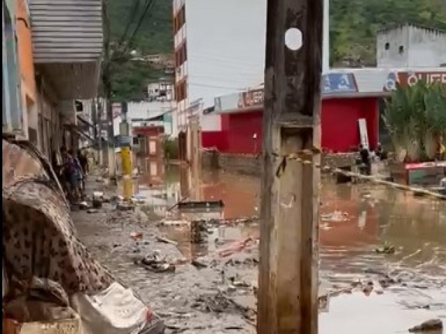 Veja o cenrio de destruio em algumas cidades baianas, depois que as guas baixaram
