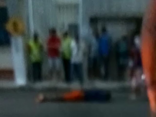 Homem  executado com vrios tiros no centro de Jacobina