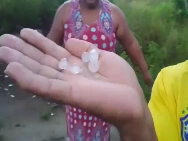 Moradores relatam chuva de granizo em Serrinha na Bahia, veja vdeo