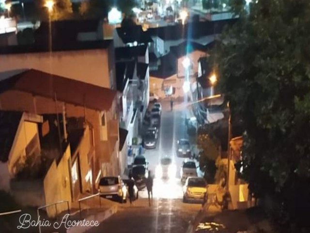 Jacobina: Carro desgovernado desce ladeira e invade casa no bairro do Peru