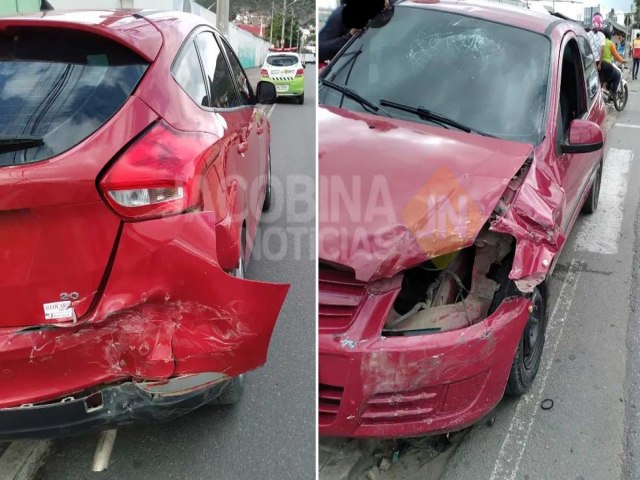 Jacobina: Carro  atingido por outro aps motorista dar passagem a pedestres