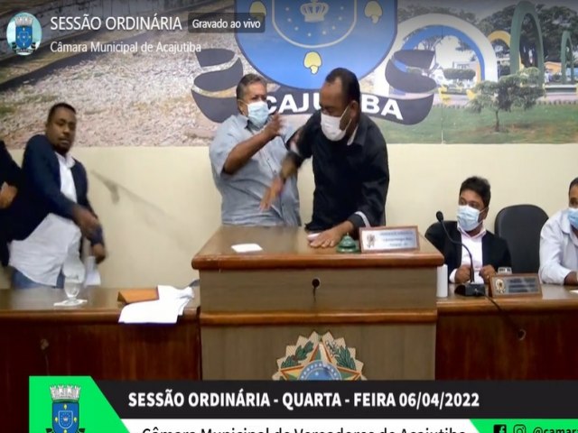 Vereador e Presidente da Cmara de Acajutiba brigam durante eleio de mesa diretora