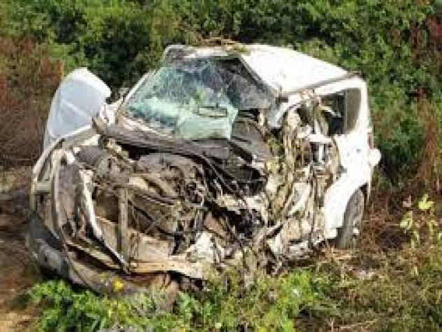 Acidente entre carro e caminhonete deixa um morto na BR-235, no norte da Bahia; outras cinco pessoas ficaram feridas