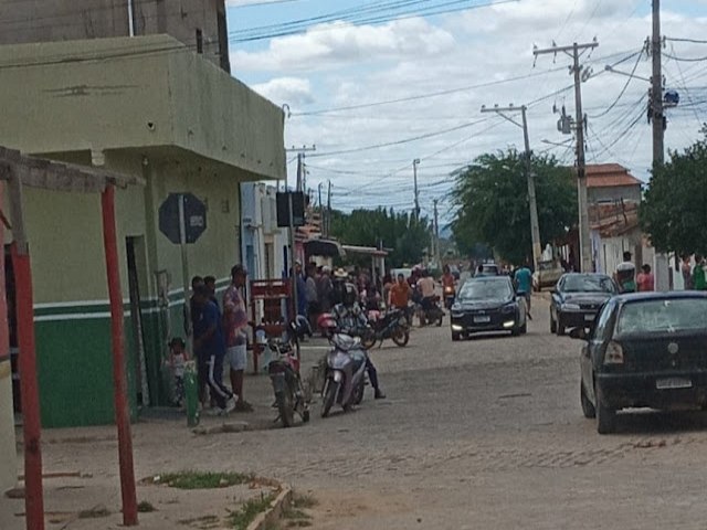 Pai  morto e filho de 2 anos fica ferido a tiros em Vrzea Nova