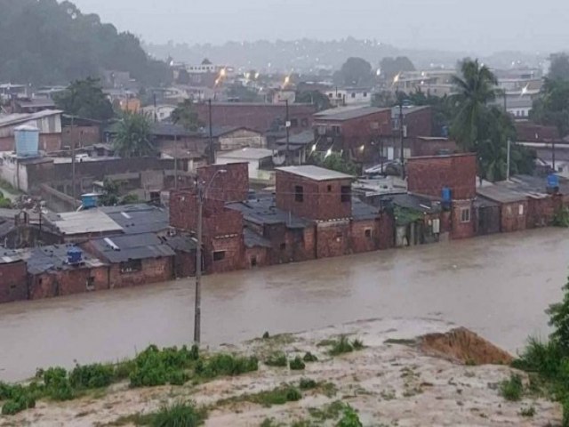 Chegam a 33 mortes confirmadas devido  chuva no Grande Recife