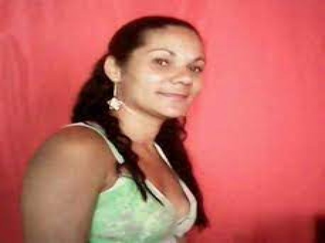 Uma mulher morre e mais duas pessoas ficam feridas aps ataque a tiros em um bar da Rua Carrapichel em Senhor do Bonfim