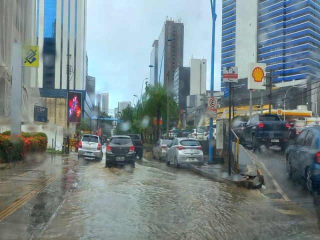 Salvador registra chuvas e alagamentos nesta quinta-feira (2)