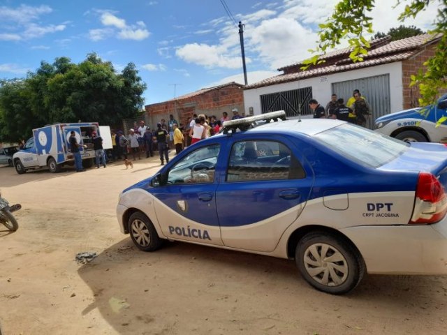 Corpo de deficiente auditivo  encontrado dentro de residncia em Quixabeira; suspeita de latrocnio