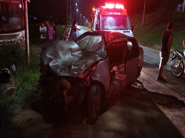 Jacobina: Grave acidente entre carro e nibus na Avenida Lus Alberto Dourado de Carvalho na Jacobina 3