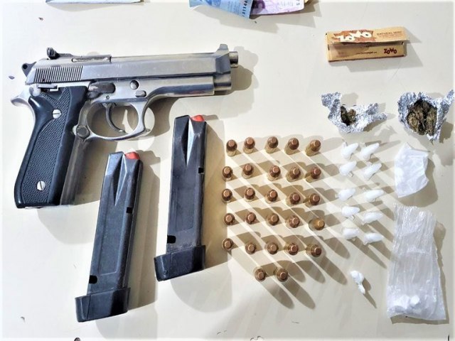 Dupla  presa em flagrante com pistola, munies e drogas no Sul da Bahia