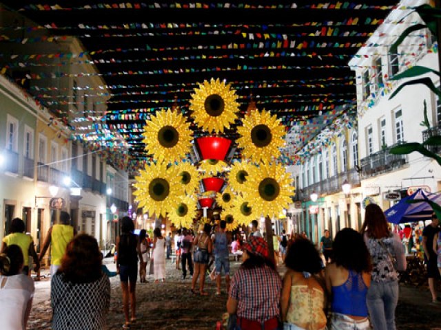 Aumento de casos da Covid-19 e os riscos diante das aglomeraes nos feriados e festejos juninos na Bahia