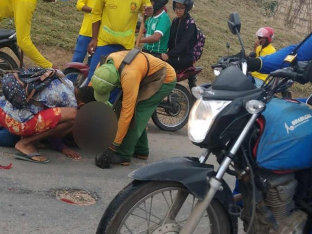 Jacobina: Motociclista fica ferida ao atingir carro que desviava de buraco na Av. Luis Alberto