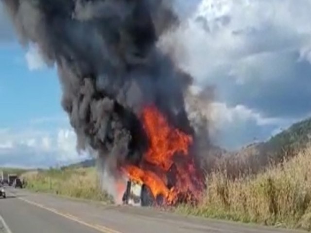 Itoror: Identificado homem que morreu carbonizado aps carro e caminho pegar fogo na BA-263