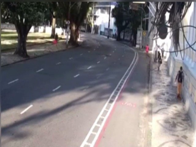 VDEO: Veja momento em que estudante  baleada no centro de Salvador