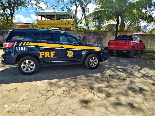 Caminhonete Toro com restrio de roubo  recuperado pela PRF no Sul da Bahia