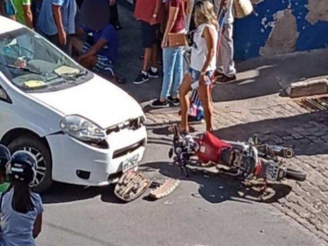 Jacobina: Acidente entre carro e moto deixa motociclista ferido na Rua da Saudade