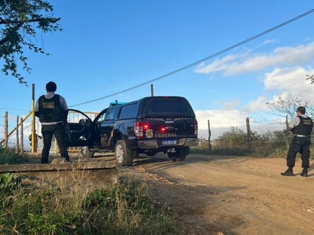 Operao da Polcia Federal contra garimpo ilegal cumpre mandados em Cansano e Monte Santo