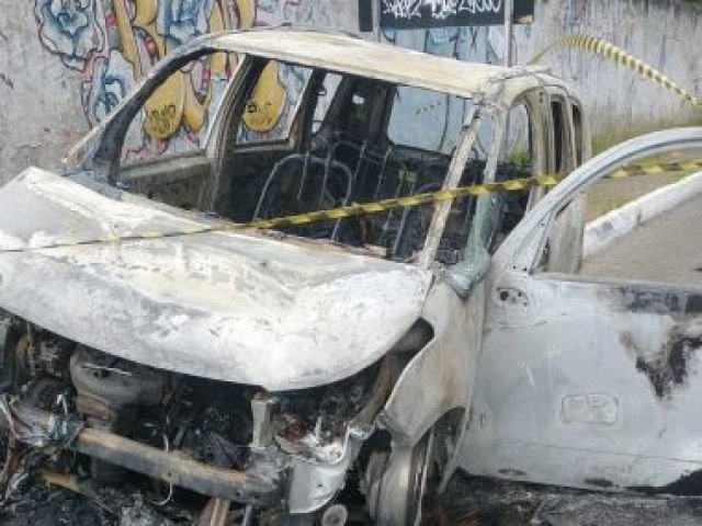 Homem  encontrado morto dentro de carro incendiado em Salvador