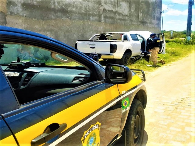 Homem  detido em Serrinha com caminhonete Ranger adulterada que ostentava placas de Audi A6
