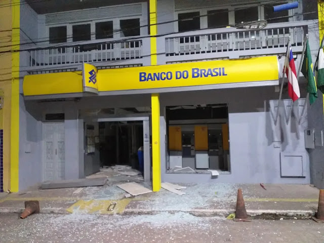 Trs agncias bancrias so explodidas em Muritiba, a 140 quilmetros de Salvador