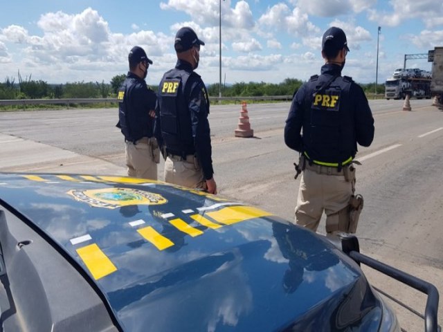 Em Capim Grosso, PRF acaba com briga em nibus de viagem