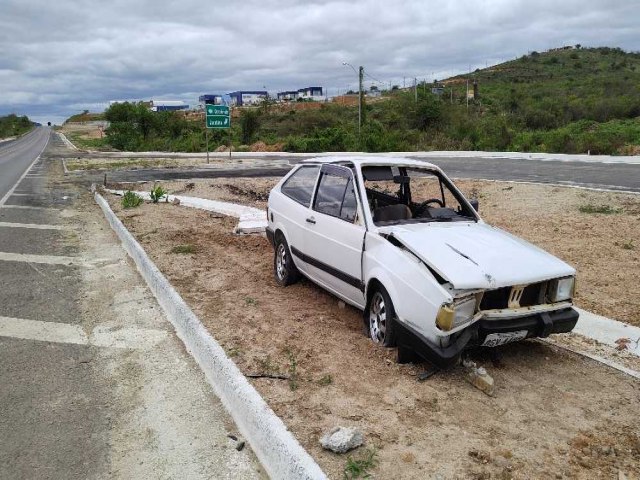 Condutor de Gol sofre acidente na BR-324, em Jacobina