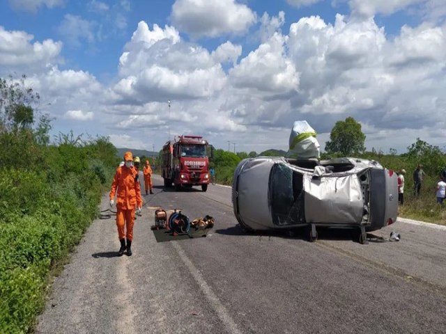 Homem que pediu carona morre em acidente minutos depois em rodovia