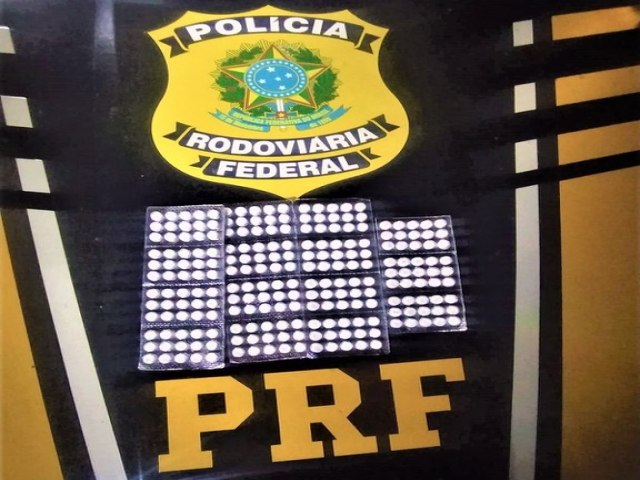 PRF prende caminhoneiro transportando 225 comprimidos de rebites no Oeste da Bahia