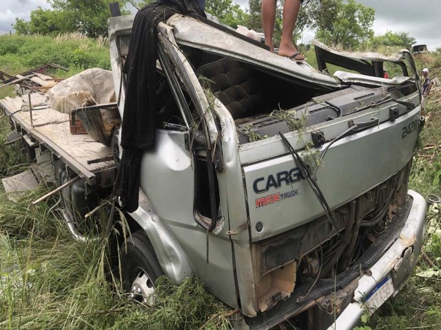 Caminhoneiro morre aps acidente na BA-130, entre Mairi e Baixa Grande