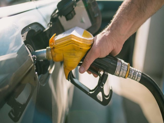 Petrobras aumenta em R$ 0,23 preço do litro da gasolina para distribuidoras