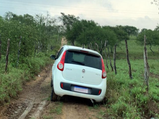 Taxista mantido refm aps aceitar corrida em Serrinha  encontrado algemado  rvore em Santaluz