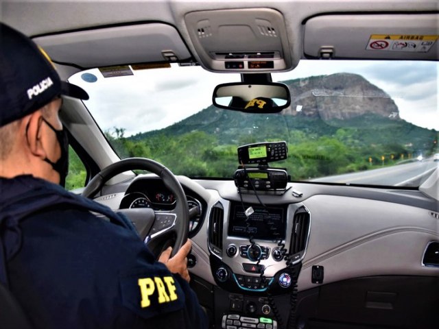 Gol com queixa de furto  localizado pela PRF na Chapada Diamantina