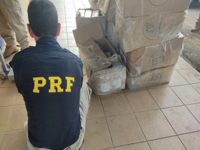 Meia tonelada de maconha e 21 Kg de cocana so apreendidos pela PRF em Feira de Santana