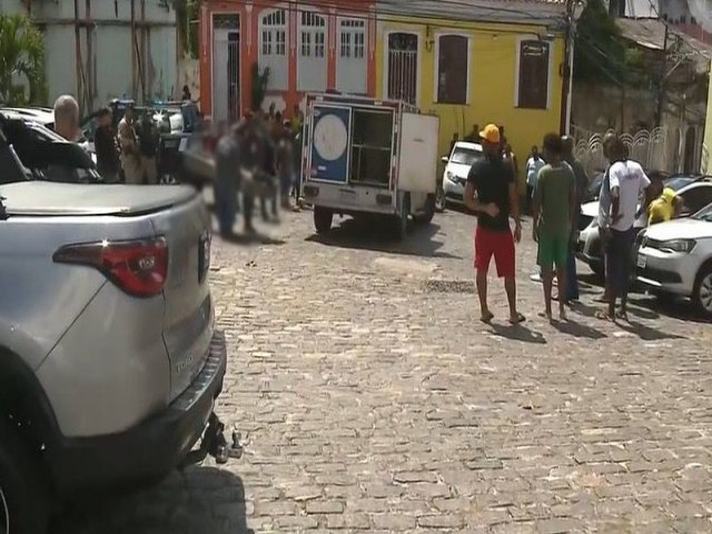 Homem  executado com mais de 10 tiros na frente do filho no bairro da Mouraria