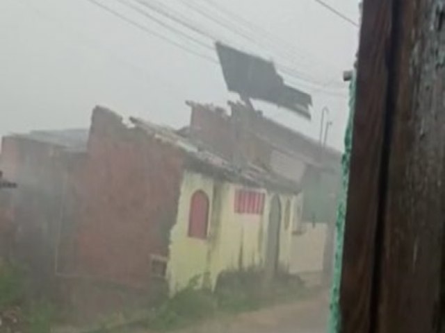 Ipia: Vdeo mostra momento de ventania arrancando telhado de casa