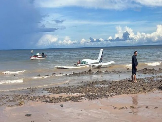 Avião sofre pane, faz pouso forçado em praia e assusta banhistas,veja vídeo