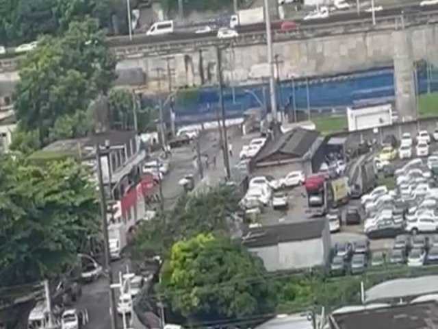 VDEO: Perseguio na Av. Barros Reis termina com trs mortos e um preso