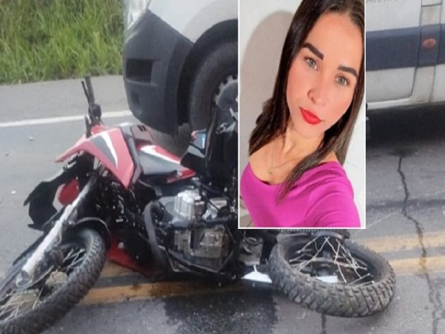 Mulher morre e homem fica gravemente ferido entre coliso de moto e carro em Itamaraju